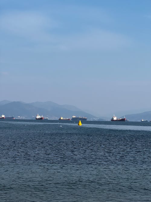 Kostenloses Stock Foto zu blauer himmel, boote, gewässer