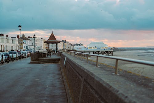 Бесплатное стоковое фото с берег, море, облака