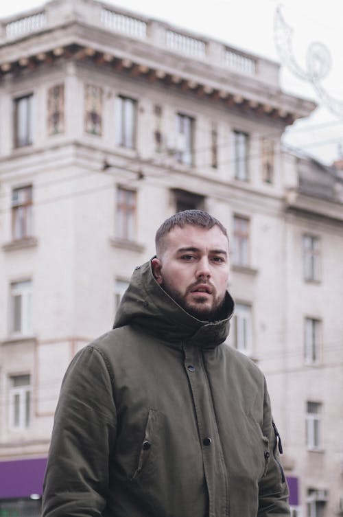 Fotos de stock gratuitas de barba, calle, chaqueta