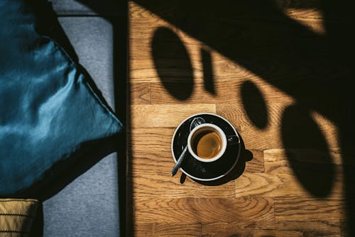 Ilmainen kuvapankkikuva tunnisteilla auringonvalo, kahvi, kahvikuppi