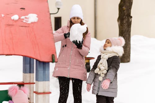 （頂部有小羊毛球的）羊毛帽子, 兒童, 冬季 的 免費圖庫相片