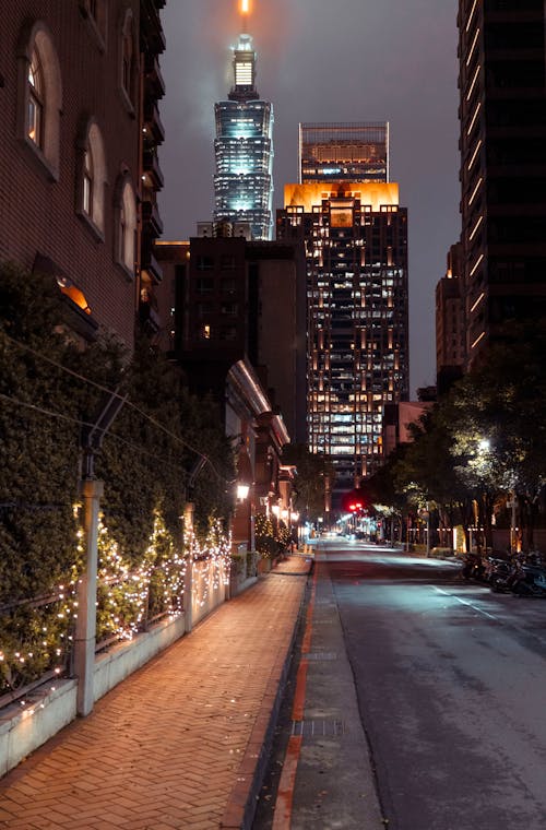 Free A City Street at Night Stock Photo