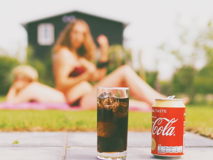 What can I drink to flatten my stomach?