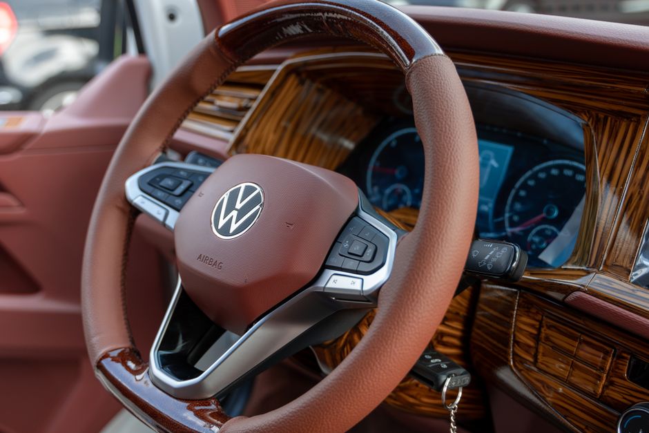 Volkswagen ID Buzz - Новый Электрический Фургон, Сочетающий Стиль и Технологии