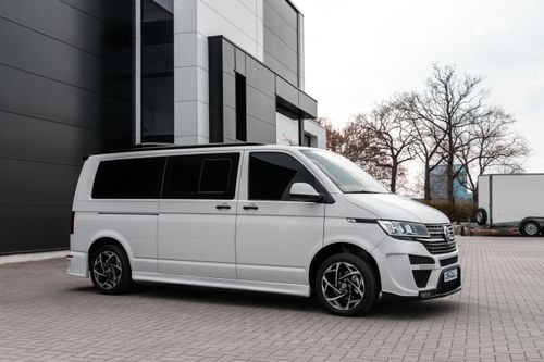 White Hyundai H1 family van used for Holy Makkah Taxi transfers