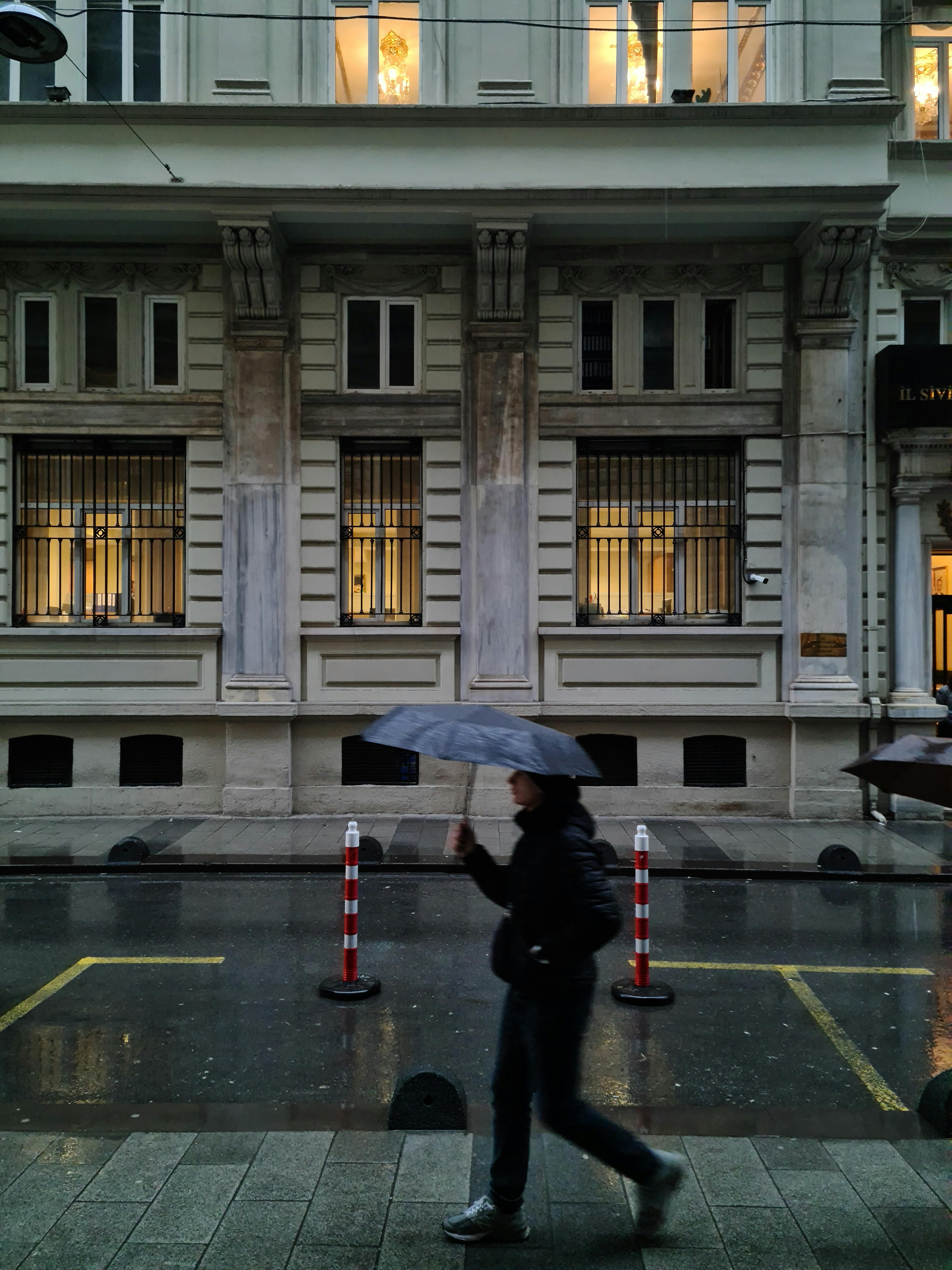 What if it rains 3 hours after pouring concrete?