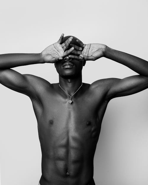 Бесплатное стоковое фото с африканец, вертикальный выстрел, голый торс