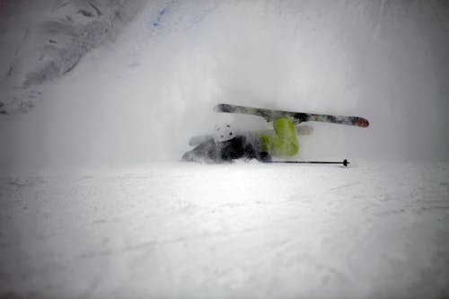 Foto stok gratis adrenalin, bermain ski, jatuh