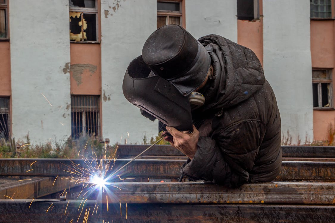 Základová fotografie zdarma na téma dělník, jiskry, kovodělný