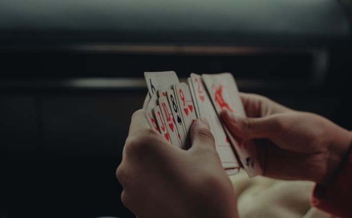 Online Casino: Spielautomaten und Live-Spiele im Überblick