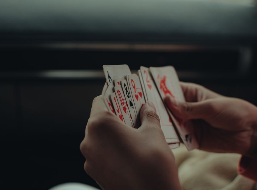 Live Casino Dealer am Roulettetisch