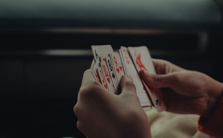 Online Casino: Spielautomaten und Live-Spiele im Überblick