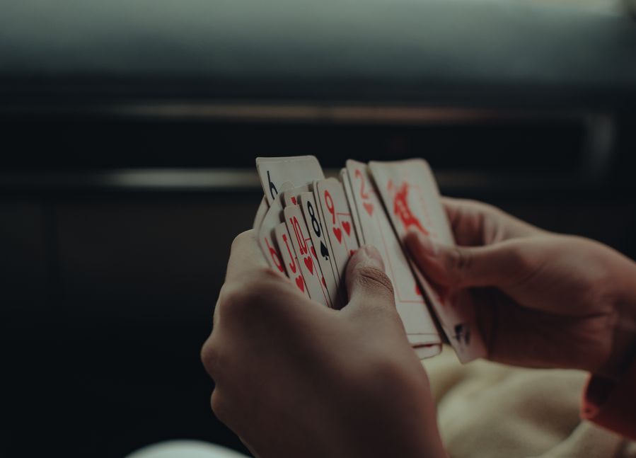 Online Casino: Spielautomaten und Live-Spiele im Überblick