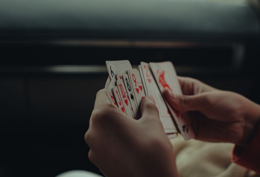 Online Casino: Spielautomaten und Live-Spiele im Überblick