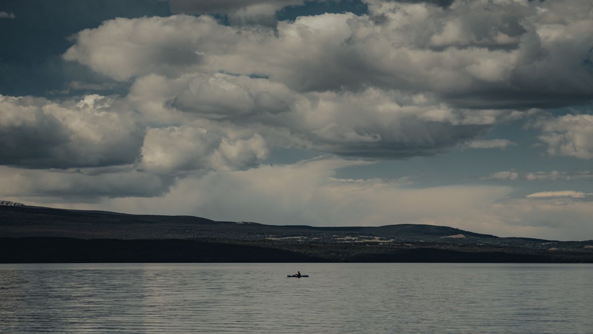 Méditation en mouvement pendant le kayak - illustration