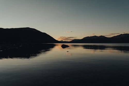 Gratis stockfoto met bergen, gebied met water, gouden uur