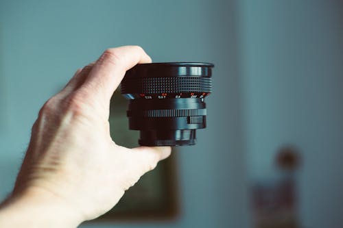 Ingyenes stockfotó fényképezőgép-lencse, kéz, kézben tart témában