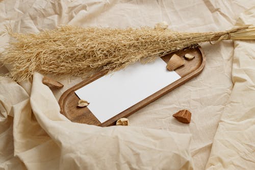 Бесплатное стоковое фото с бумага, деревянный поднос, кокосовое волокно