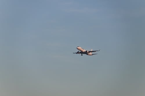 Free Photo of an Airbus in the Sky Stock Photo