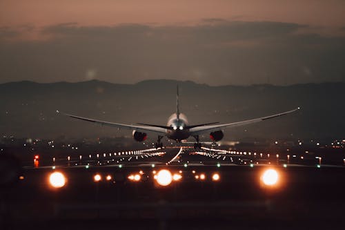 Kostenloses Stock Foto zu fluchtpunktperspektive, flughafen, landung