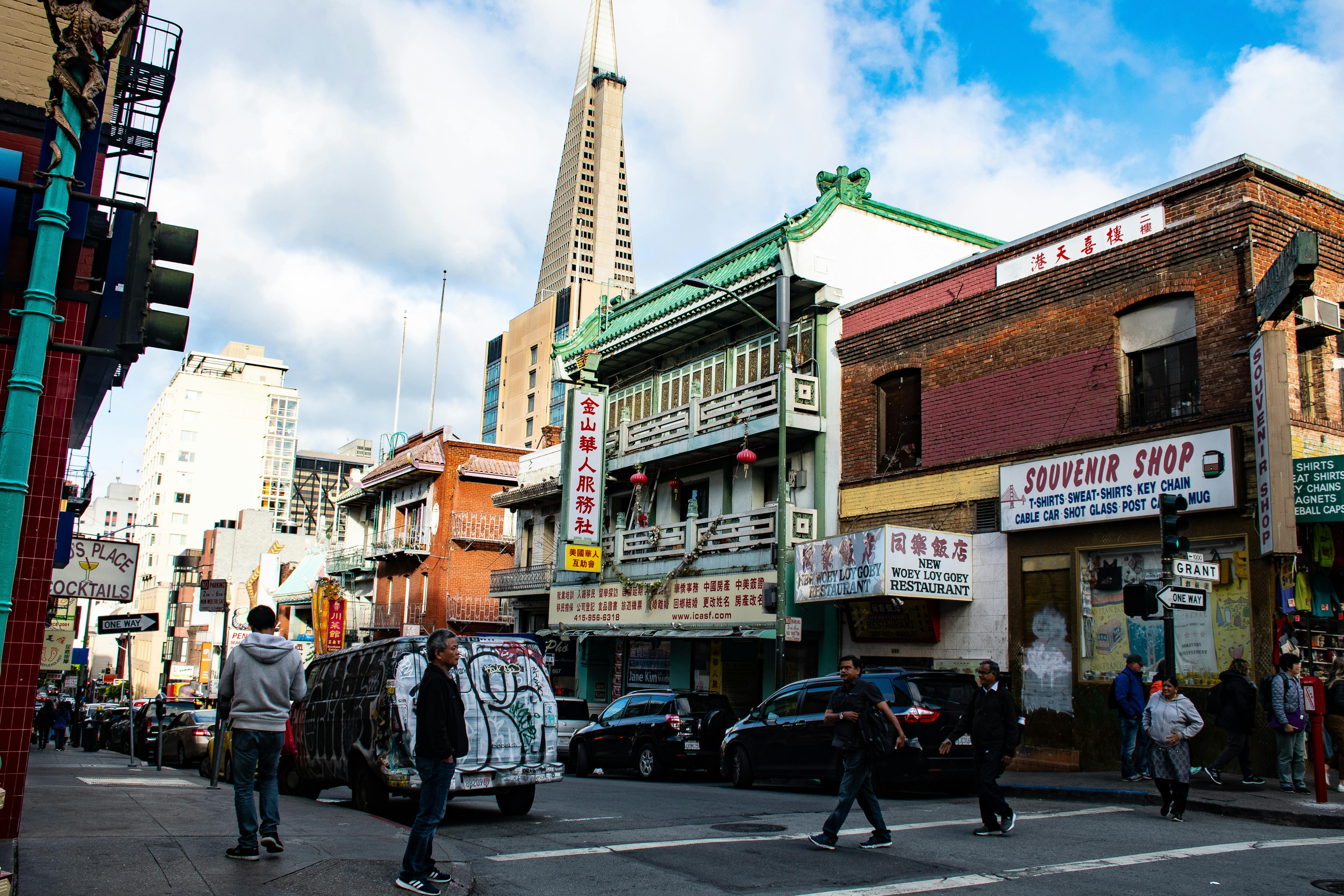 텔리스키비 창조 도시의 활기찬 거리 풍경