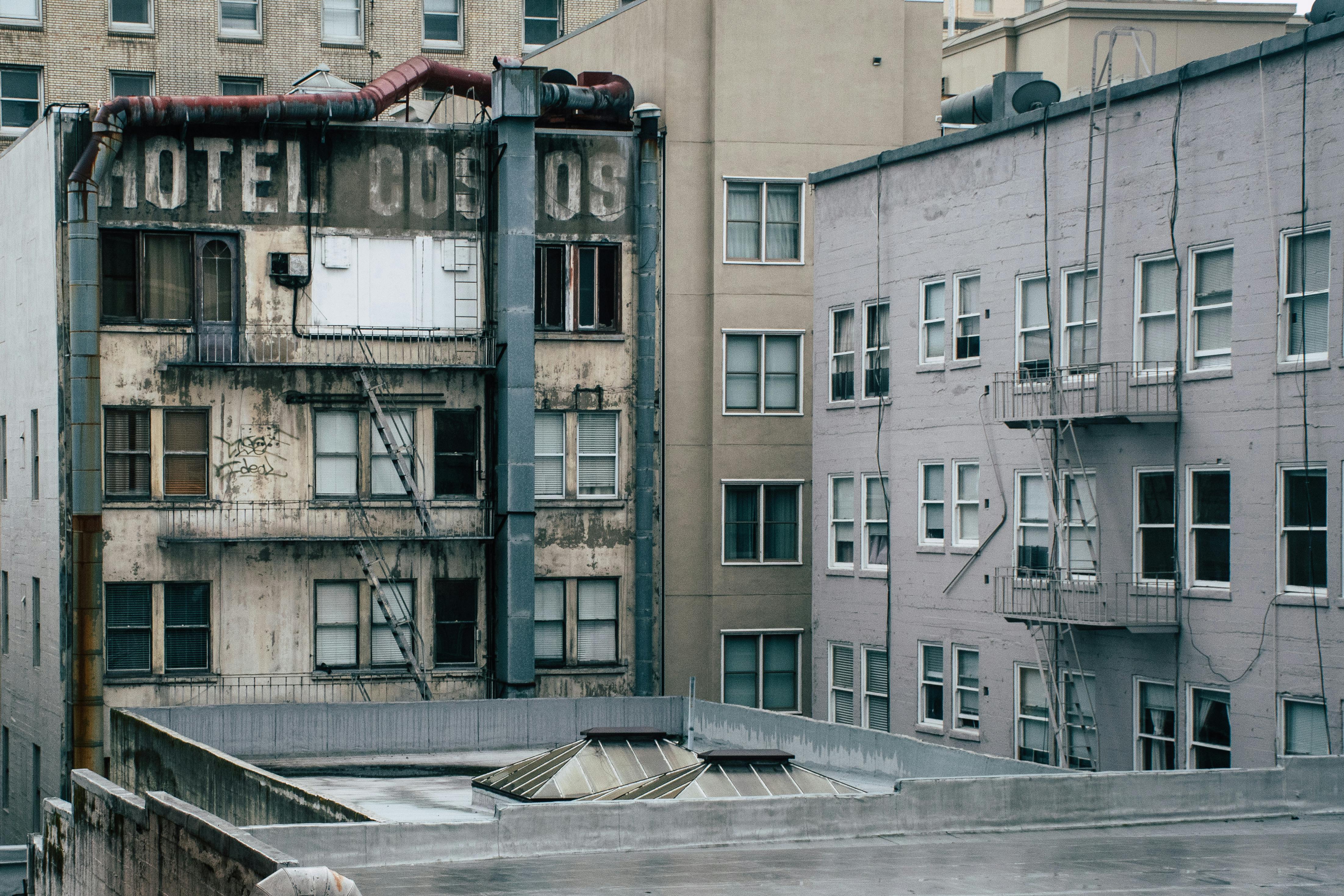 Gray Concrete Building · Free Stock Photo