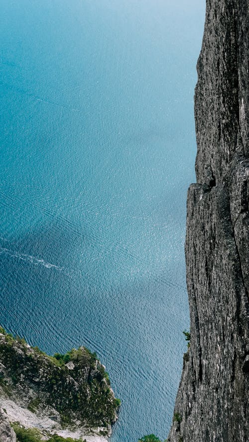 dağ, dalgalar, deniz içeren Ücretsiz stok fotoğraf