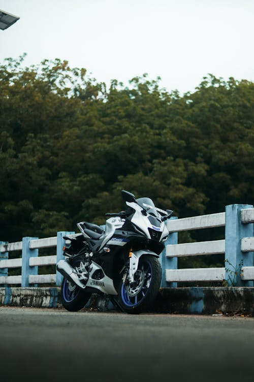 Kostenloses Stock Foto zu fahrzeug, geparkt, motorrad