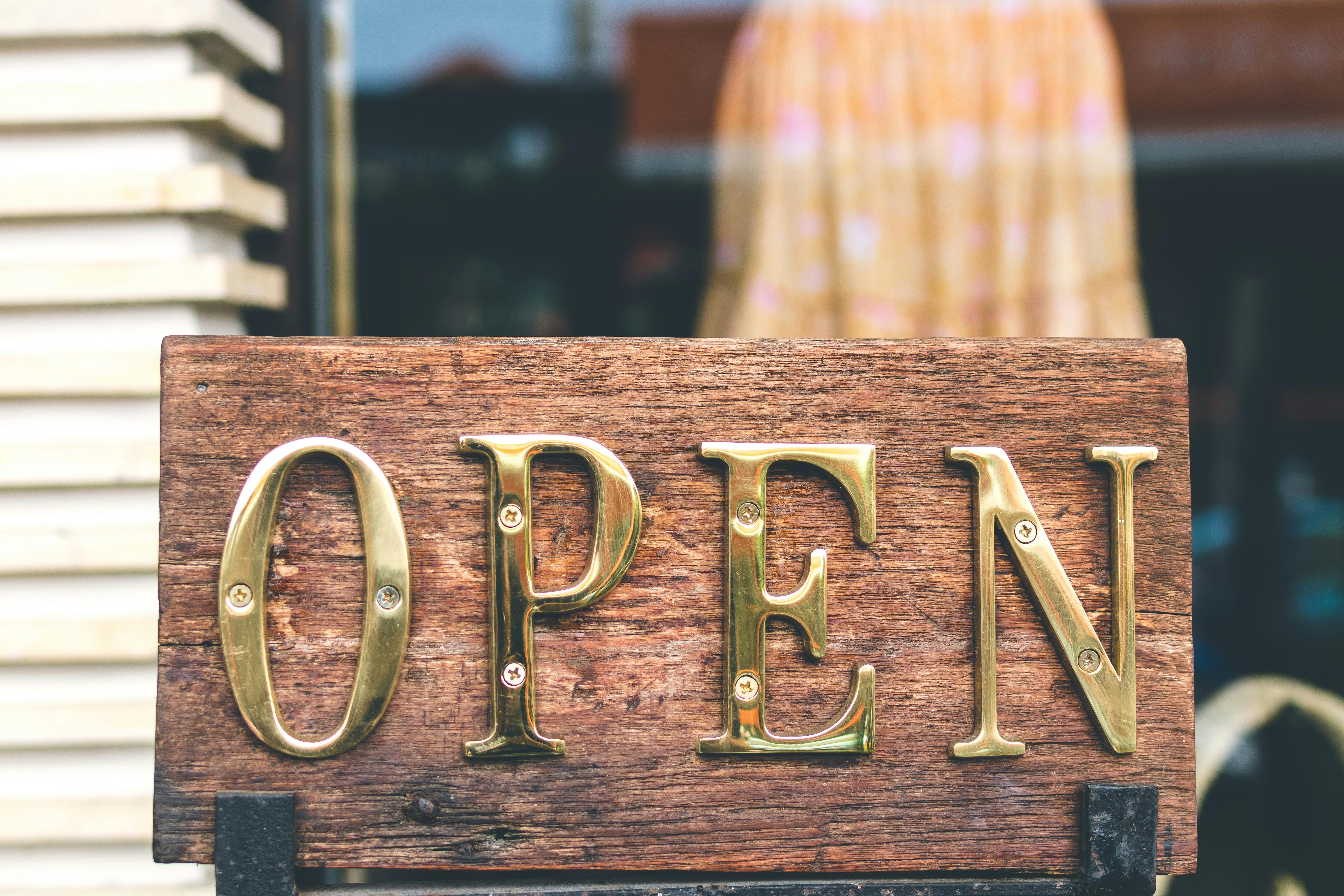 A gold open-printed decorative signage. | Photo: Pexels