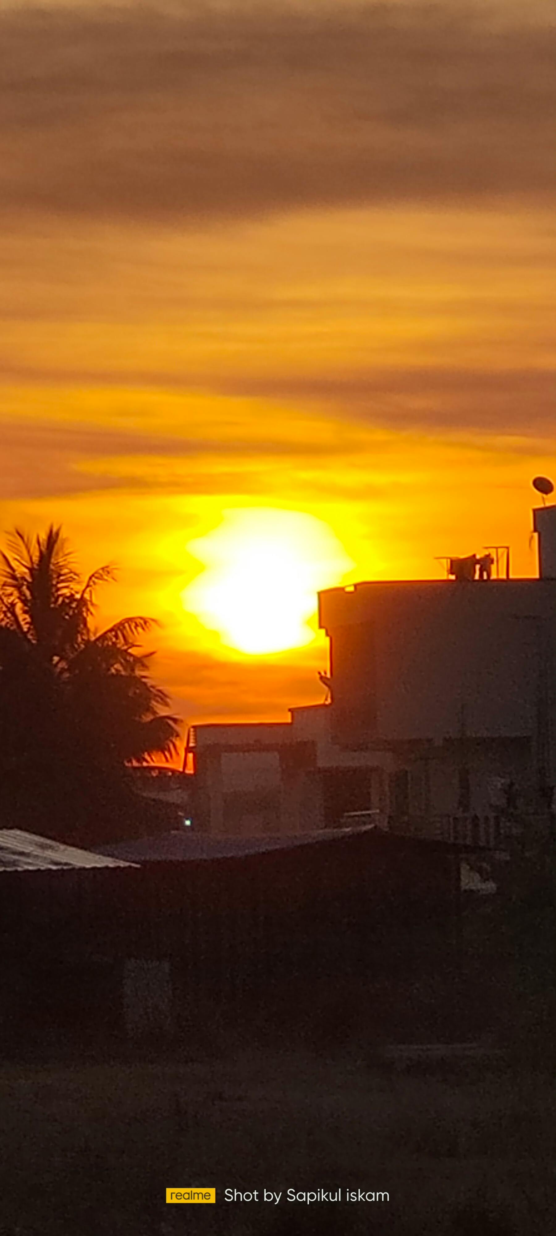 Rue animée de Kiev avec cafés