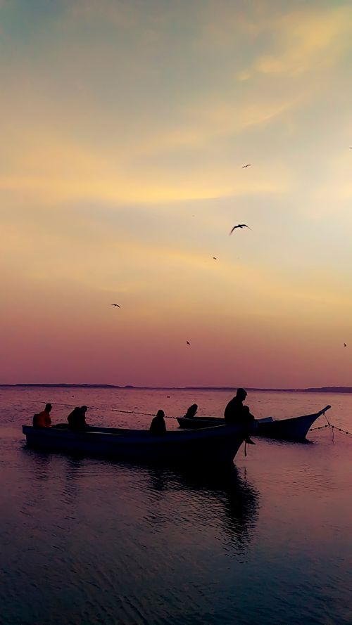 People Riding White Boat on Sea · Free Stock Photo