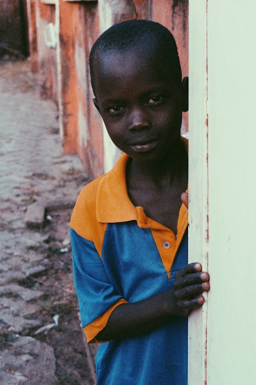 Fotobanka s bezplatnými fotkami na tému africký chlapec, chlapec, chlapec tmavej pleti