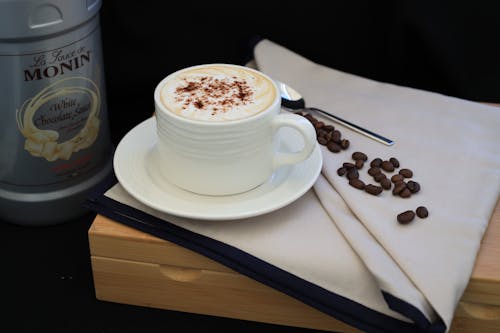 Fotobanka s bezplatnými fotkami na tému cappuccino, horúci nápoj, kávové zrná