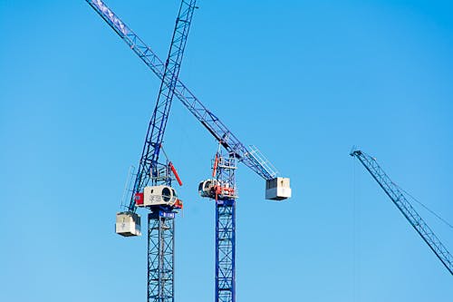 Gratis stockfoto met blauwe lucht, bouwmachines, torenkranen