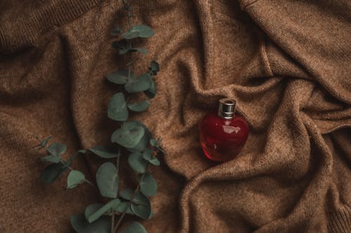 How to Layer Fragrances for a Signature Fall Scent
