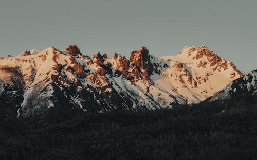 Kostnadsfri bild av bergssluttningar, eroderade, kall