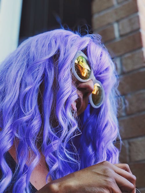 Fotos de stock gratuitas de cabello purpura, de cerca, Gafas de sol