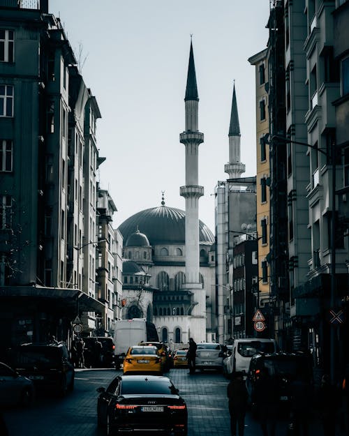 Gratis Pemandangan Masjid Taksim Dari Jalan Foto Stok
