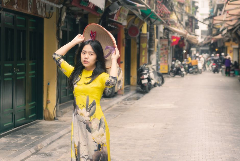 ao dai woman hanoi