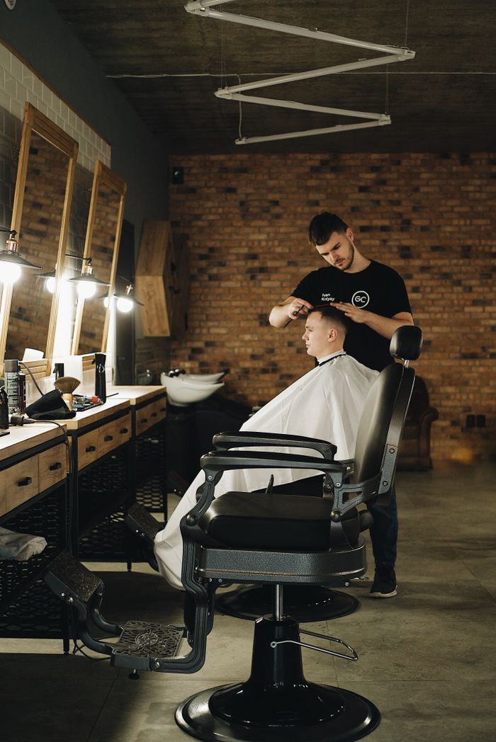 Salon de coiffure avec client