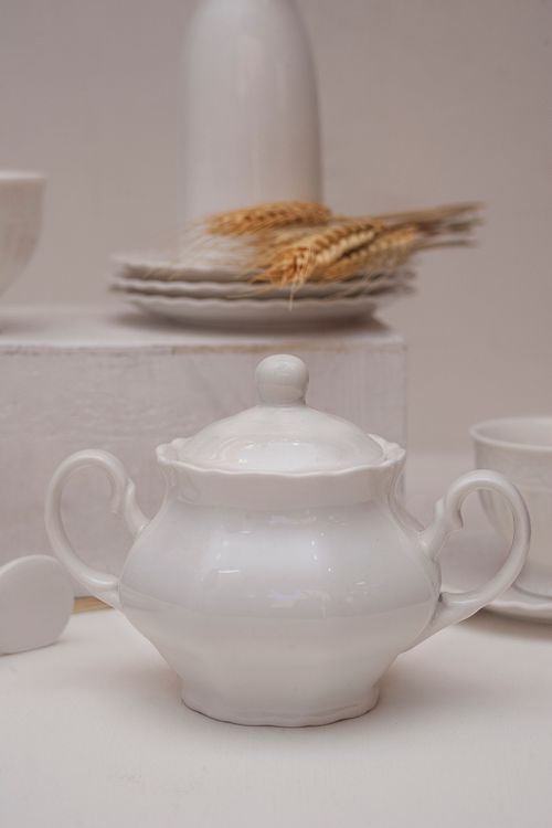 Free A stylish white ceramic teapot with cups in a minimalist, rustic setting. Stock Photo