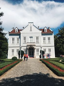 Ugandan Billionaire Hamis Kiggundus Mansion   VIDEO