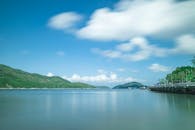 宁静的海湾、晴朗的天空与葱郁的岛屿，是自然爱好者的理想之选