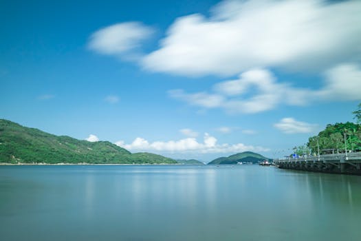 宁静的海湾、晴朗的天空与葱郁的岛屿，是自然爱好者的理想之选