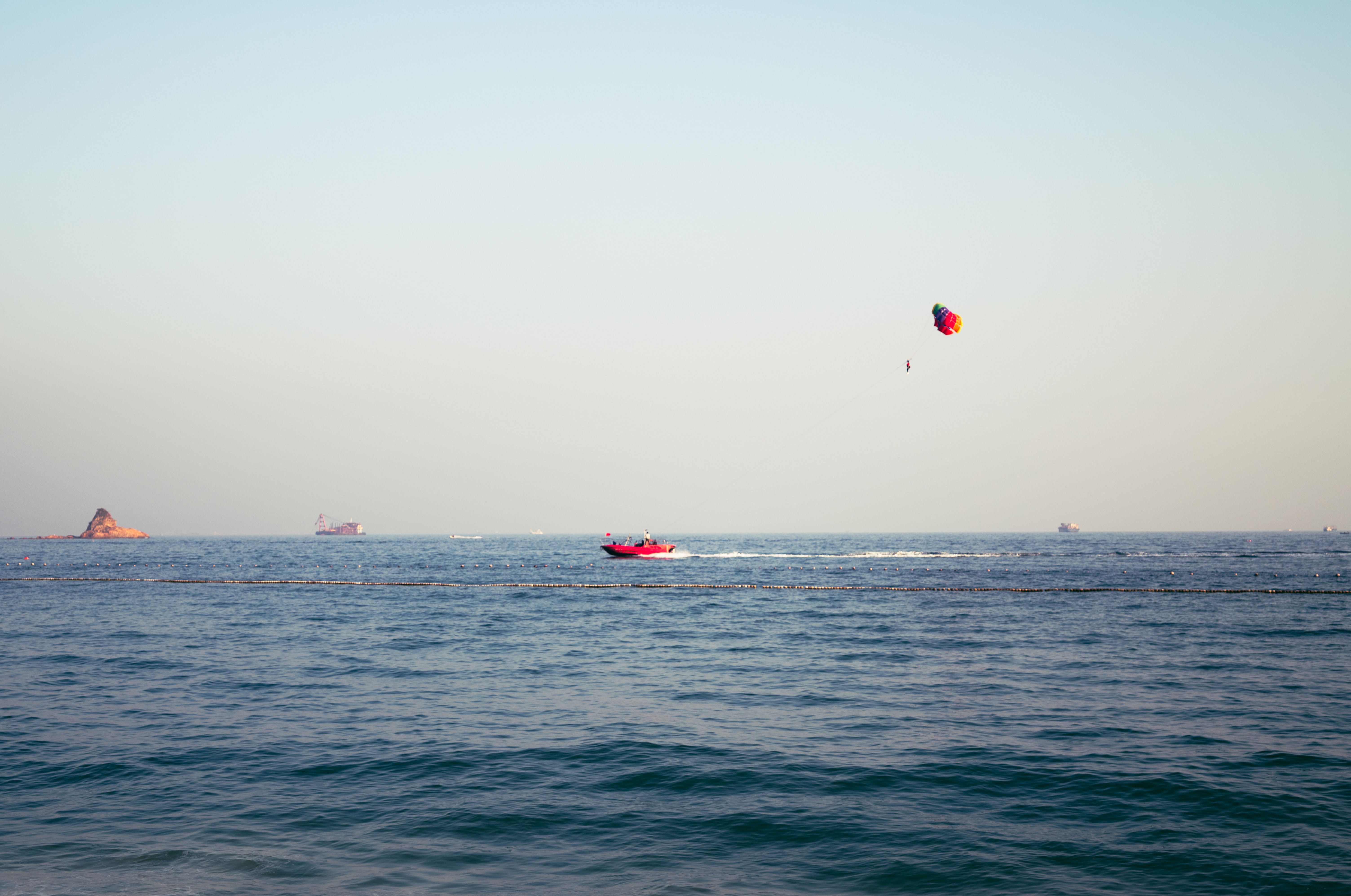Thrilling parasailing over the vast sea in Shenzhen, capturing leisure and adventure.