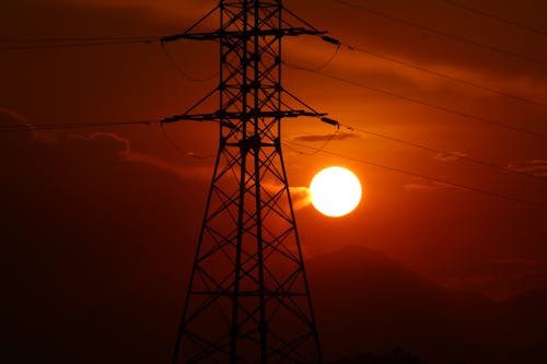 Gratis stockfoto met dageraad, elektriciteitsmast, elektrische toren Stockfoto