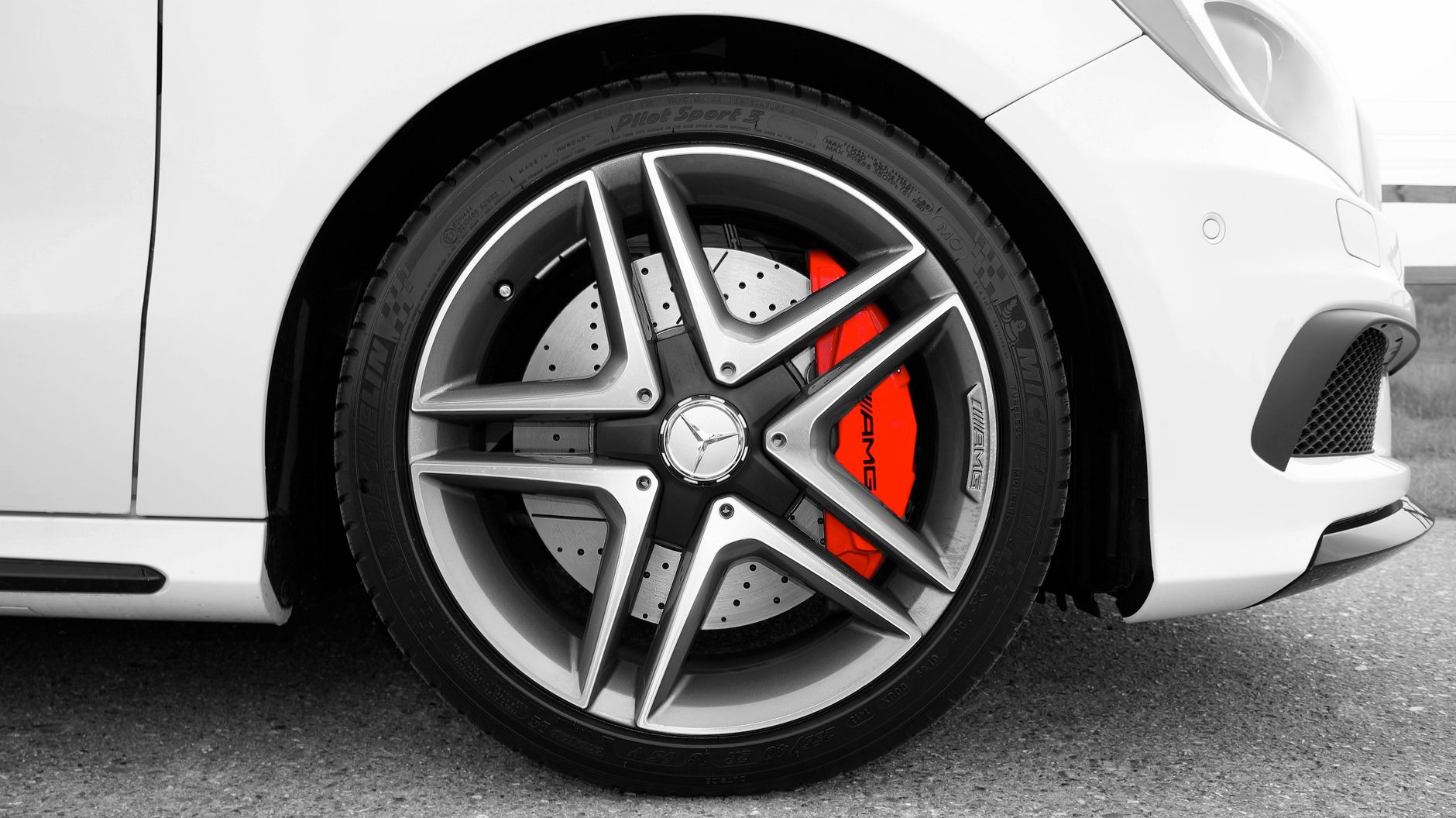 Refinished luxury wheel with red brake caliper