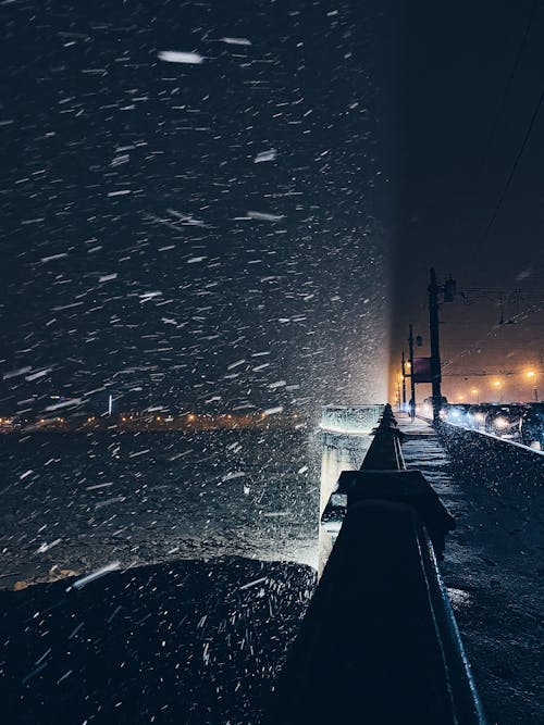 Photos gratuites de chute de neige, ciel de nuit, étendue d'eau