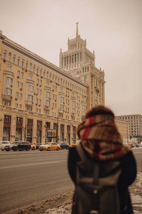 Free A Traveler Looking at the Pekin Hotel in Russia Stock Photo