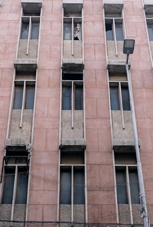 Fotobanka s bezplatnými fotkami na tému bytový dom, exteriér budovy, podhľad